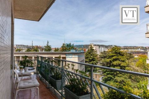 Areizaga Real Estate exclusive property. House with a tourist license, located in the Pio XII square, on JM Salaberria street, this house has beautiful views of the grove of the Civil Government. The house : on the seventh floor, it is on the corner ...