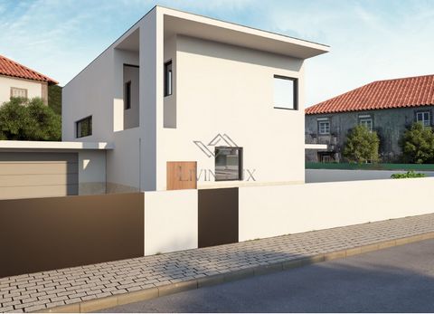 3 bedroom house with sea views in Viana do Castelo. On the ground floor with a garage for two cars, laundry room, bathroom, kitchen and a magnificent living room with exit and views of the garden. With the possibility of building a swimming pool upon...
