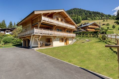 Built in 2019, this exceptional chalet, of 245 m2 of bathroom, located near the village of Megève, set back from the noise in a small hamlet with little density, consists of 5 en-suite bedrooms each with its own shower room, a large living room with ...