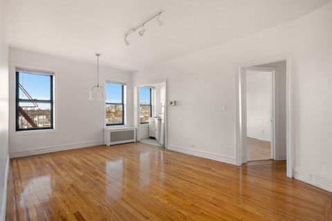 Please watch the video. Spectacular skyline views from this one-bedroom, one-bathroom apartment in a fantastic Astoria cooperative, sorry no dogs allowed. This home boasts large rooms and tall ceilings that maximize the sense of space. Hardwood floor...