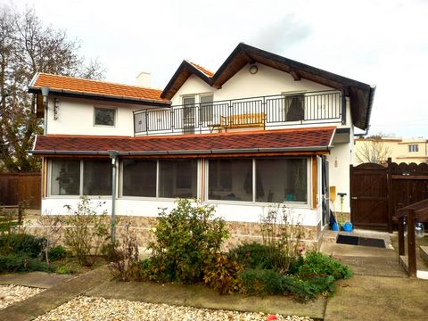 Renovated two-storey house with three bedrooms for sale in the village of Stefan Karadjovo, 70 km from Burgas and the sea. Price: 80 000 EUR Living area: 130 sq.m Plot: 824 sq.m The house is located in the village of Stefan Karadzhovo, famous for its...