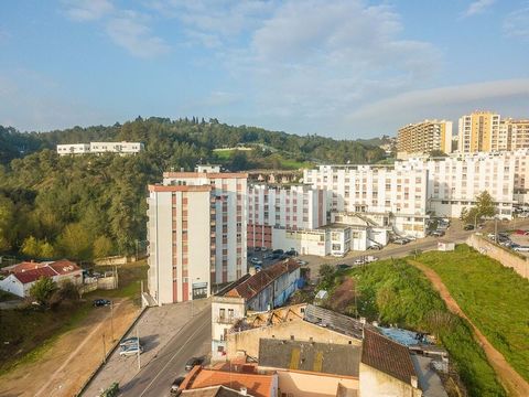 Gelegenheit, ein Gebäude mit 3.255m2 im Zentrum von Setúbal zu bauen, ganz in der Nähe des historischen Zentrums und der Avenida Luisa Todi. Außergewöhnliche und beneidenswerte Möglichkeit, ausgezeichnete Apartments mit Meerblick zu haben. Grundstück...