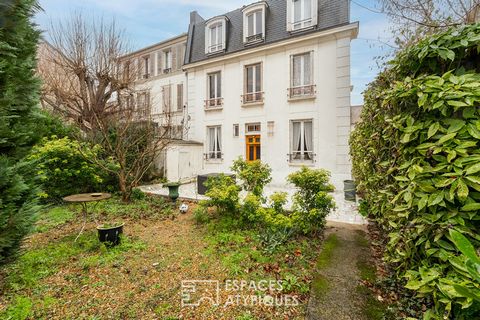 Located in the highly sought-after Bois Clos d'Orléans district, in the immediate vicinity of transport and the Bois de Vincennes, this bourgeois house has a total surface area of 173m2 spread over 3 levels. Built on a plot of 353m2, this late 19th c...