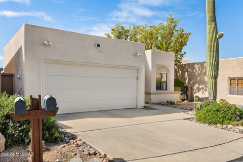 Welcome to your dream home located right on La Paloma golf course. Step onto the patio and watch the gorgeous sunset, gaze at the unobstructed view of the beautiful city, or just enjoy sitting by the lovely custom fireplace. The spacious living room ...
