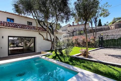 Discover this rare opportunity in the sought-after residential area of Montfleury, within walking distance of the Rue d'Antibes and all amenities. This villa of around 137 square metres, completely renovated in a chic country style, will seduce you w...