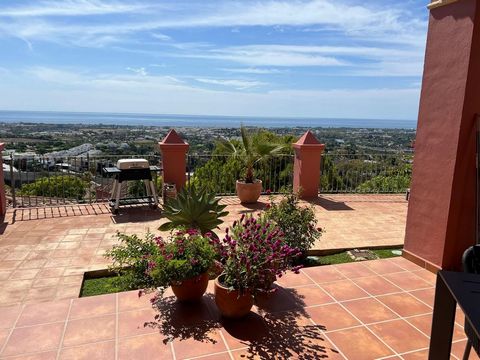 Stunning 2-Bedroom Apartment with Panoramic Sea Views in La Quinta, Benahavis Experience luxury living in this exquisite 128m² apartment, beautifully renovated and nestled in the prestigious La Quinta area of Benahavis. This property is a blend of mo...
