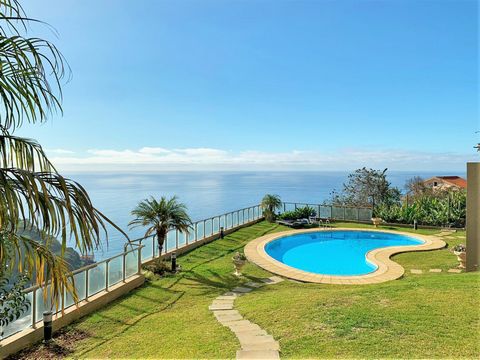 Charming Penthouse located in Calheta, just a 5 minutes drive from the famous golden sand beach of Calheta. The Penthouse offers spacious areas, excellent outdoor areas, fabulous views of the sea and excellent sun exposure throughout the day. It also...