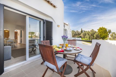 One bedroom apartment located in the exclusive Clube Albufeira, a resort with 4 swimming pools, mini golf, mini-market and restaurants that provide the best of the Portuguese cuisine. Here you can enjoy the tranquility by the pool, stroll in the surr...