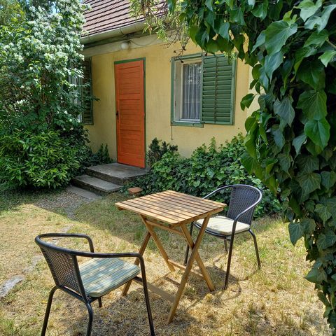 In Balatonfüred, in a quiet environment, a house is for rent for the summer months. Train, long-distance bus, shop just a few minutes away, the Balaton beach and restaurants are a 10-minute walk away.