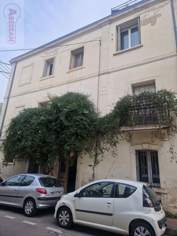 HERAULT (34). For sale in Montpellier center, located a stone's throw from the Comedie and the train station, type 3 apartment composed of: an entrance, a living room with open kitchen, two bedrooms, a bathroom and 'a separate toilet. Not to be misse...
