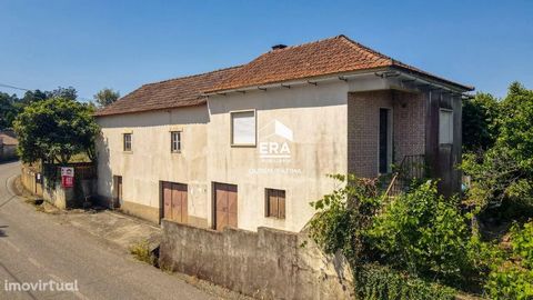 Huistypologie T2 gelegen in het dorp Paio Mendes, parochie van Nossa Senhora do Pranto. Het ligt op 10 minuten van Ferreira do Zêzere en op 10 minuten van Dornes. De villa is ingevoegd in een vlak land met een totale oppervlakte van 32400 m2 grond. H...
