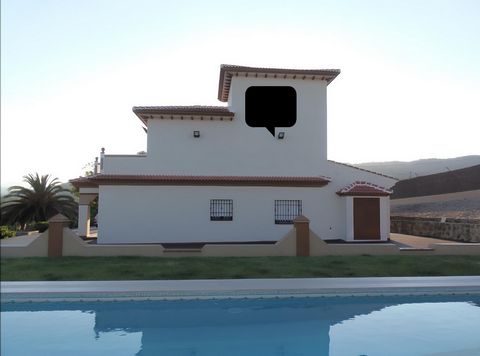 Chalet located 7 kilometers from Ronda with 4 rooms, it is perfectly equipped for a large family, to enjoy their holidays or in peace amidst the mountains. If you are interested in investing, this chalet has a tourist license and offers a great earni...