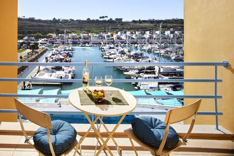 The apartment is located in the Marina de Albufeira just 15 minutes walk from the beach, and Old Town Albufeira.Quiet and peaceful, the apartment has easy access to all amenities, including the local market for bargain hunting, and many excellent res...