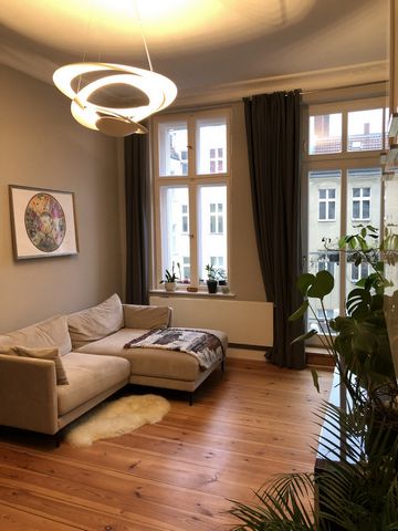 This bright, renovated apartment, located on the fourth floor, is available from ... and is perfect for arriving or working in Berlin. Two rooms with high ceilings and stucco invite you to relax from everyday city life. Particularly noteworthy is the...