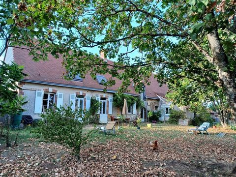 FOR SALE, near the town centre of Brûlon: The atypical charm of a farmhouse of 208 m2 of living space and its outbuildings comprising: On the ground floor: Entrance leading to a dining room, 2 living rooms, fitted and equipped kitchen, shower room an...