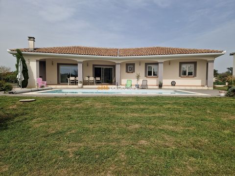 Located 15 minutes from Montauban and 35 minutes from Toulouse in the town of Bessens, I offer you this single-storey house benefiting from a quiet environment. It consists of an entrance leading to a large living room giving access to a covered terr...