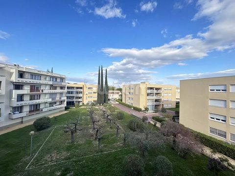 Ref 2026FB: PONT ST ESPRIT. In a residential area near the city center. I offer you a very well located apartment. it consists of a kitchen, a living room, a bedroom, a bathroom, cellar and a large balcony. To discover ! Swixim independent sales agen...