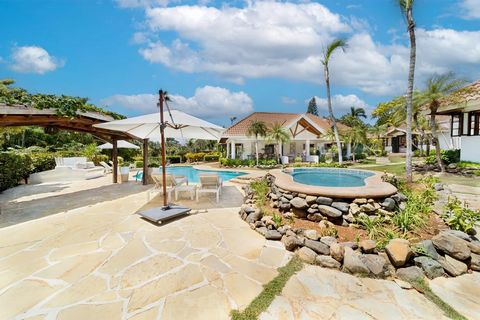 This absolutely enchanting traditional 4 bedroom villa will easily become your tropical-dream-house. Located in the heart of the exclusive Casa de Campo, one of the most complete resorts in the Caribbean, with beautiful beach, 4 Golf Courses and exqu...