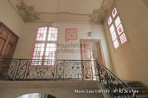 84000 Avignon. Lovers of the charm of the Ancient, come and discover this apartment in a sumptuous 18th century mansion in the heart of the historic center of the papal city. A splendid façade will welcome you in this pedestrian area. As you enter, y...