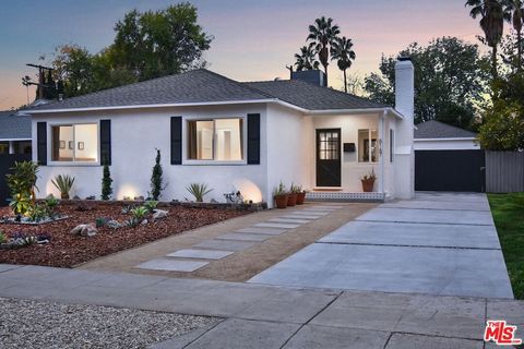 Step in to this designer done and fully remodeled home with beautiful timeless finishes. The front yard has drought tolerant landscaping and really nice sweet curb appeal. As you enter the home you have an open floor concept living space. The main ho...