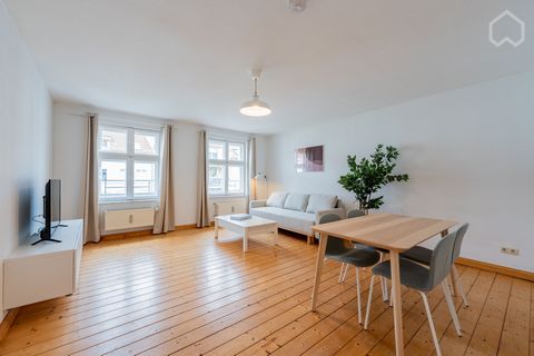 This beautiful apartment is located on the fourth floor of the front building and is therefore very quiet and bright. The apartment is equipped with a beautiful old floorboard and has a large bedroom and a large living room with sofa bed. The kitchen...
