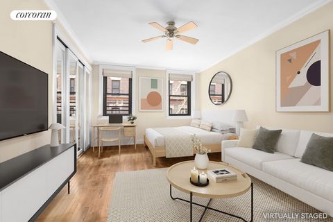 26 Bedford Street #1B Welcome to your own slice of paradise in the heart of the West Village! Nestled on charming Bedford Street, this beautifully renovated pre-war second floor studio offers a perfect blend of historic charm and modern convenience. ...