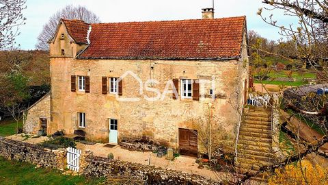 This beautiful 18th century property, tastefully restored, is located in a quiet hamlet in the canton of Limogne in the Regional Natural Park. The exterior stone staircase leads to the bolet-terrace with a view of a traditional wind mill, then onto t...