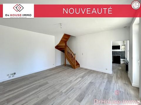 This bright and charming terraced house on one side with a floor area of 114M² and 86m2 of living space offers a living space fitted out with attention to detail to offer you perfect comfort. The house is composed of 5 well-appointed rooms including ...