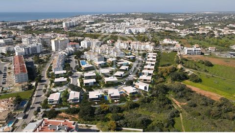 Excellent opportunity to acquire one of the last available plots of land in the center of Albufeira for building your dream home or simply as a real estate investment with low maintenance costs and high appreciation potential. Low density The develop...