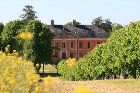 Este apartamento de vacaciones de dos habitaciones, cuidadosamente renovado, está situado en una zona tranquila en el corazón de Klütz, una pequeña ciudad en el noroeste de Mecklemburgo, en la costa báltica de Mecklemburgo, entre las ciudades hanseát...