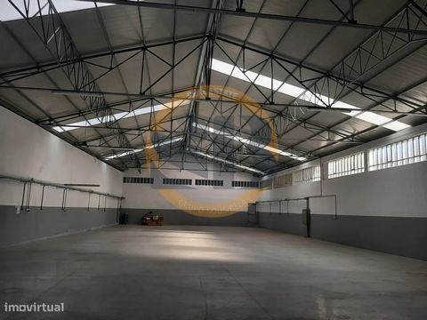 Armazém Inserido em Zona industrial de Paços de Brandão no Concelho de Santa Maria da Feira! Na sua descrição temos um prédio destinado a Industria de rés do chão, com parte de 1º andar, O rés do chão é composto por hall de entrada, escritório, gabin...