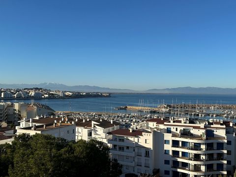 In der Nähe des Hafens und des Strandes von Riells, Wohnung in der obersten Etage mit Aufzug, herrlichem Meer- und Bergblick, bestehend aus zwei Schlafzimmern, offener Küche zum Wohnzimmer / Wohnzimmer, Badezimmer, Luft-/Koheizung, elektrischem Solar...