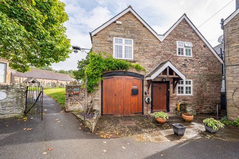 Discreetly tucked away in the central part of the village of Ewyas Harold, Monks Retreat is a surprisingly spacious home with generous accommodation throughout. Presented in excellent condition making the most of its character features, sympathetical...