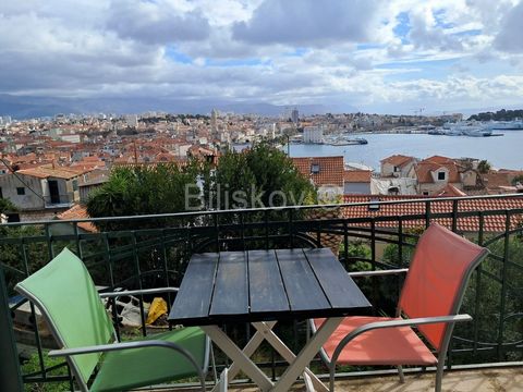 Split, Marjan, in a private house below Marjanska vidilica, a comfortable apartment with a total usable area of ​​95m2 with a fantastic view of the city, the waterfront and the sea. It consists of a kitchen, dining room with living room, two bedrooms...