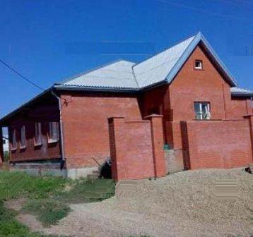 Immédiatement vendu la maison. 1 étage, déduit escalier au deuxième étage d'un immeuble, 6 chambres, 2 P / U, la superficie totale de 250 m2, cuisine 25 m2, terrain de huit hectares, la maison de la brique italiennes, des organisations intergouvernem...