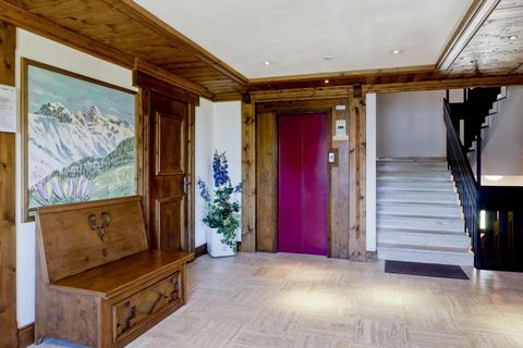 The Residence Grand Sud in Courchevel 1650 (Moriond) is 300 m from the centre of the resort with its shops and other amenities. The ski lifts are 400 m away. Courchevel is part of the Three Valleys ski area. Surface area : about 50 m². 5th floor. Ori...
