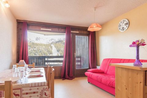 The Residence Chamoisière, composed of 6 levels with lift, is situated on the heights of Montgenèvre ski resort, at around 400m from the ski slopes and shops. You will be located nearby all services and amenities. Surface area : about 28 m². 6th floo...