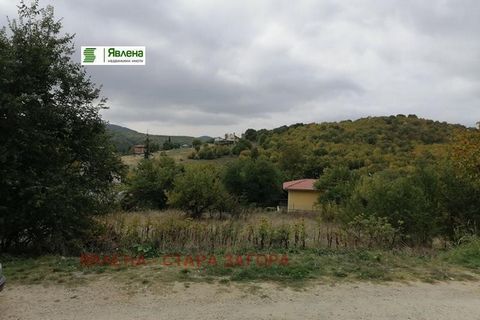 Yavlena bietet einen leeren Hof, mit schönem Panoramablick und mit genehmigtem Projekt für den Bau eines Hauses. Borilovo ist 20 Minuten in die Stadt und 4,3 Meilen nach Starozagorski Mineralni Bani. Aufgrund seiner Nähe zu Stara Zagora, der frischen...