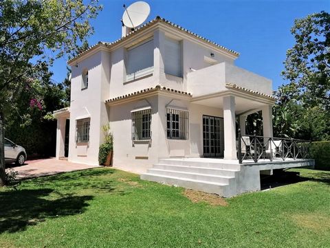 Location! Location! Location! This villa is situated within very close walking distance to amenities, restaurants, bars and shops and only a short walk to Puerto Banus and the beach. On the ground floor is an entrance hall, cloakroom, spacious open p...