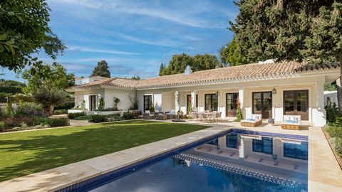 Stylish and beautifully renovated villa set within the grounds of this very private, exclusive gated community only a few steps from the beach and walking distance to restaurants, shops and amenities. Benefits from the services of the Marbella Club H...