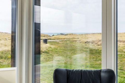Bright and well-appointed cottage with sea views located in the 1st dune row in the popular area Skallerup Klit, which invites to activities, hiking and beach fishing. Inside, the layout is well thought out, so that up to seven people can easily and ...