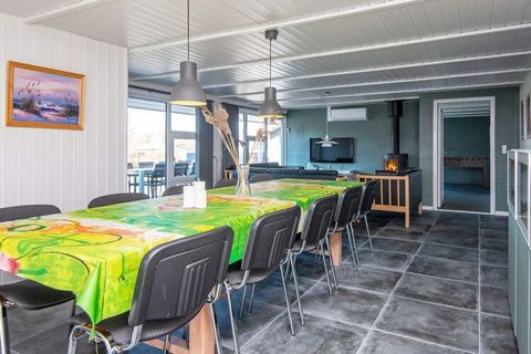 In Købingsmark finden Sie dieses Sommerhaus mit einem großen Aktivitätsraum und der Möglichkeit für verschiedene Arten von Wellness. Nach einem aktiven Tag können Sie im Whirlpool oder in der hauseigenen Sauna entspannen. Für die Saison 2022 wurde zu...