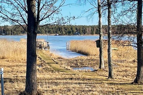 A warm welcome to this modern and cozy cottage with a beautiful view of Lake Vänern. The cabin breathes fishing cabin on the west coast both exterior and interior. Park easily on the left just after the cabin. At this nice cottage you have all the am...