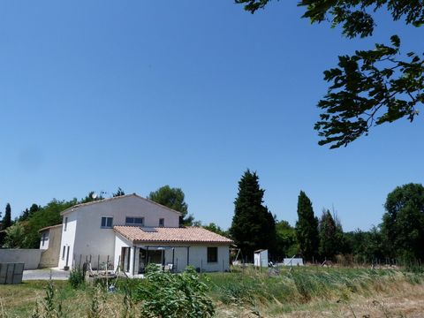 Stone property situated in a counrtyside hamlet, 8km from facilities and 20km from the beautiful mediaeval town of Mirepoix Large garden, view towards the Pyrenees, ample parking space. The property has been tastefully renovated to a modern standard,...