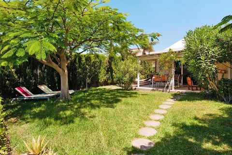 Can spend a relaxing holiday in the extensive complex with a large, shared outdoor swimming pool. The small garden of your bungalow and the cozy rattan seating area on the covered terrace invite to relax or sociable. Inside the original and high-qual...