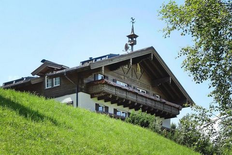 Questa bella casa vacanze con vista sull'Hochkönig si trova sopra Dienten (1180 m sopra il livello del mare). I dieci appartamenti offrono un piacevole soggiorno e l'arredamento dell'intera casa trasmette la tipica sensazione della “vacanza in montag...