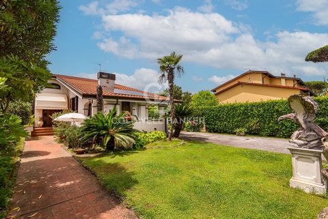 Villa Colombina is an interesting villa for sale in Forte dei Marmi, just 500 meters from the sea with about 1300 m2 of garden, in the quiet area of Vittoria Apuana. The property, built in the 1980s and renovated in the early 2000s, is spread over tw...