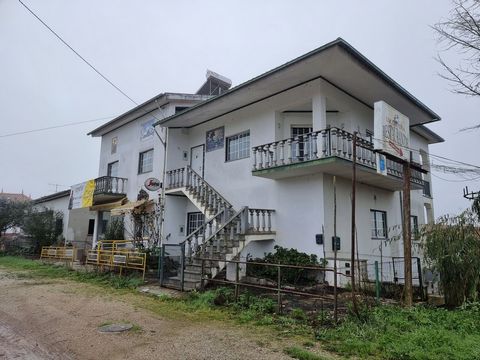 House for housing and commerce with 3 floors and annexes and land, in Avelar - Tábua. Building 1 with 4 floors Basement Restaurant with 240m² Ground floor Café with 240m² First - T4 with 2 bathrooms Attic - T4 in attic (Annex) Building 2 with 3 floor...