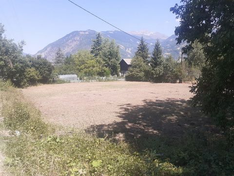 Beautiful building plot in Sainte Marie de Cuines, neighboring town of La Chambre. Close to all shops, schools and highway. This land is flat and has a beautiful area of 2,440 m2 divisible into 2 plots. It is bounded and the servicing is on the edge ...