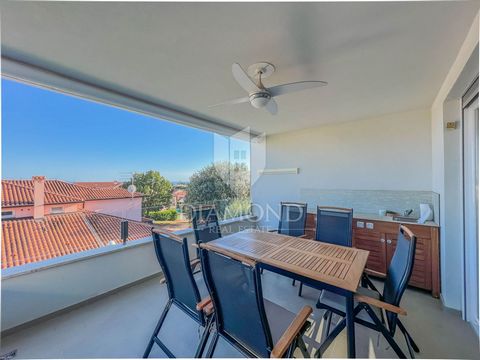 Location: Istarska županija, Novigrad, Novigrad. Istria, Cittanova È in vendita un moderno appartamento con vista sul mare a Cittanova. L'appartamento si trova al 1° piano di un nuovo edificio residenziale e la superficie dell'appartamento è di 79,39...